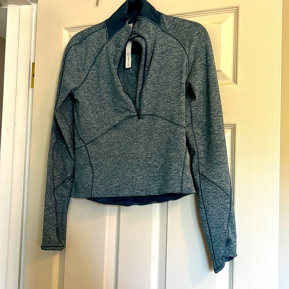 SOLD-EUC Lululemon Rulu top - blue heather Size 6